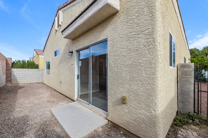 1,640/Mo, 2037 Jesse Scott St Las Vegas, NV 89106 Rear View 2