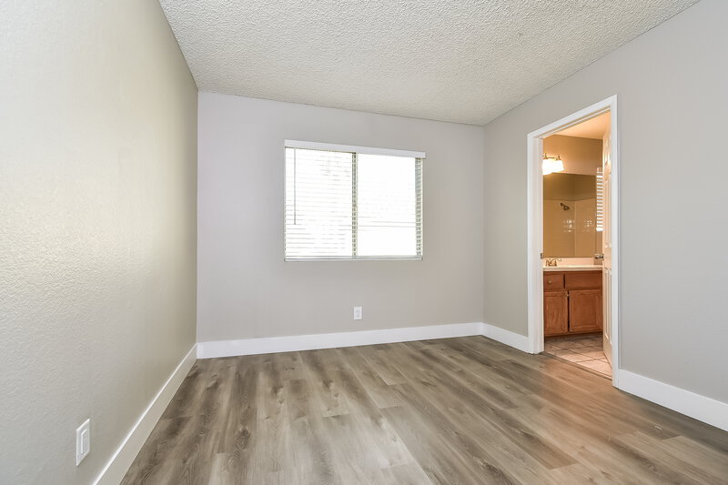 2,835/Mo, 700 Rusty Spur Dr Henderson, NV 89014 Main Bedroom View 2
