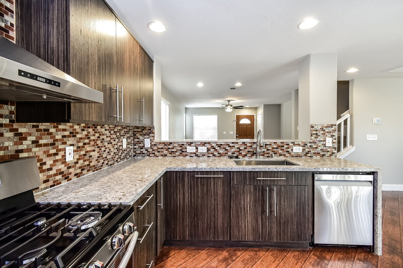 2,585/Mo, 3901 Bayamon St Las Vegas, NV 89129 Kitchen View 2