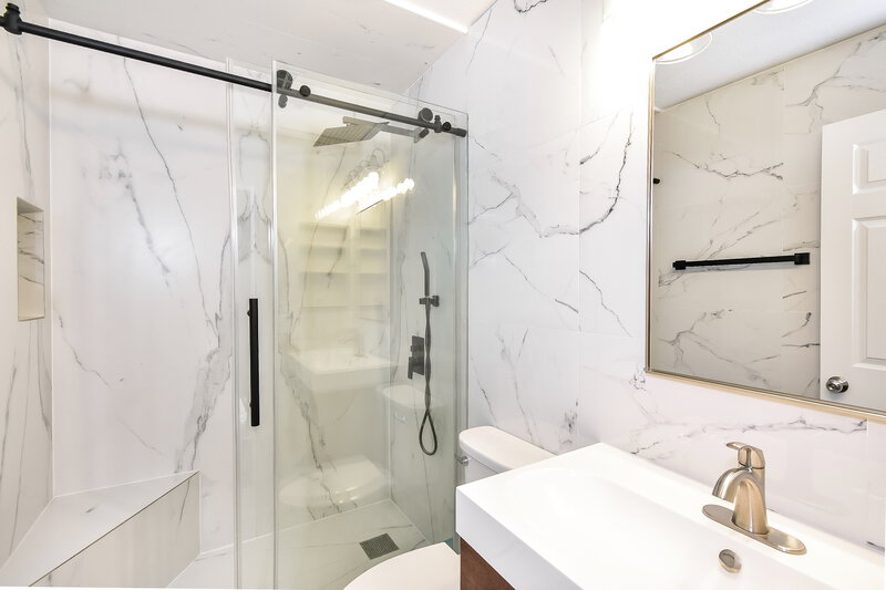 2,585/Mo, 3901 Bayamon St Las Vegas, NV 89129 Bathroom View 2