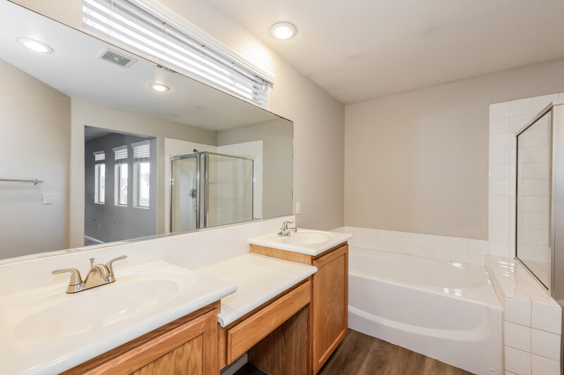 2,500/Mo, 11905 Fairfax Ridge St Las Vegas, NV 89183 Main Bathroom View