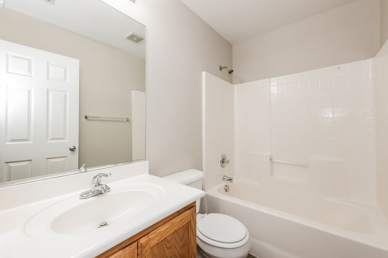 2,500/Mo, 11905 Fairfax Ridge St Las Vegas, NV 89183 Bathroom View 2