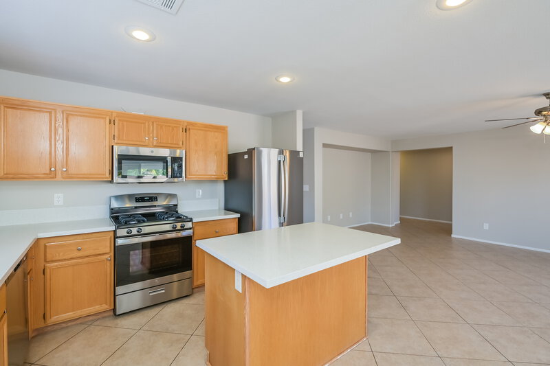 2,125/Mo, 176 Sandhill Crane Ave Henderson, NV 89002 Kitchen View 2
