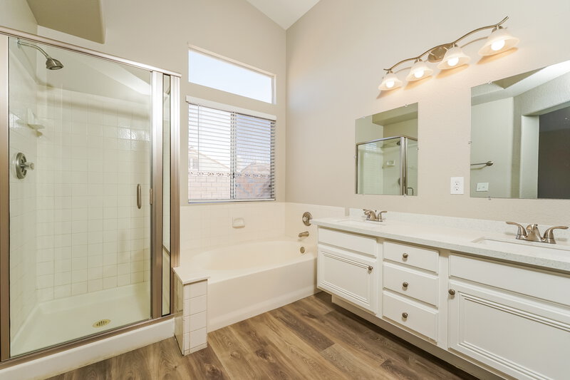 1,990/Mo, 3844 Debussy Way North Las Vegas, NV 89032 Main Bathroom View