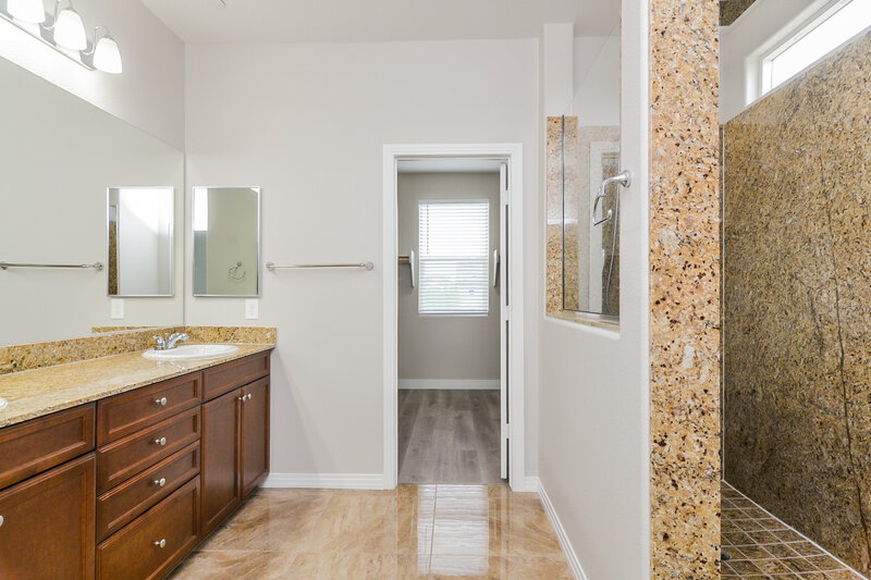 4,620/Mo, 1109 Buckhorn Cove St Henderson, NV 89011 Main Bathroom View