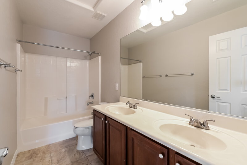 3,880/Mo, 161 Jay Porter Ave Henderson, NV 89002 Bathroom View