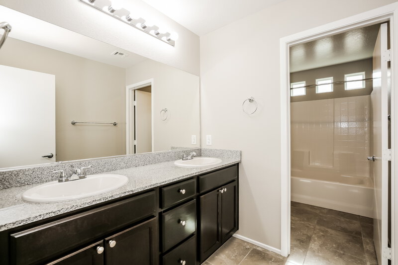 2,170/Mo, 4397 Fire Glow Ave North Las Vegas, NV 89084 Bathroom View