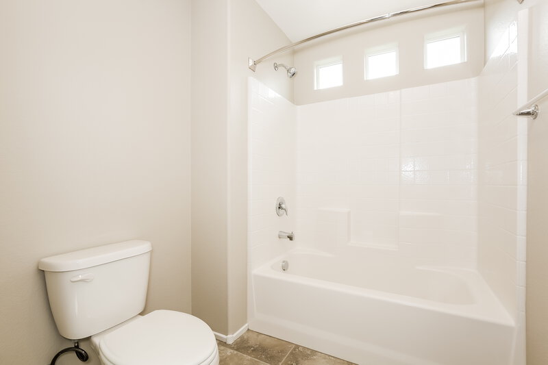 2,170/Mo, 4397 Fire Glow Ave North Las Vegas, NV 89084 Bathroom View 2