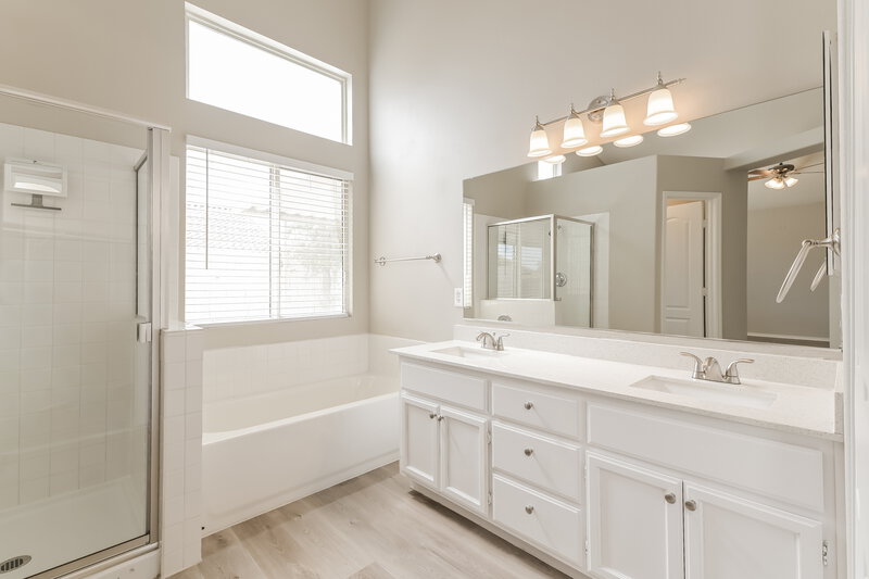 2,550/Mo, 682 Covina Dr Henderson, NV 89002 Main Bathroom View