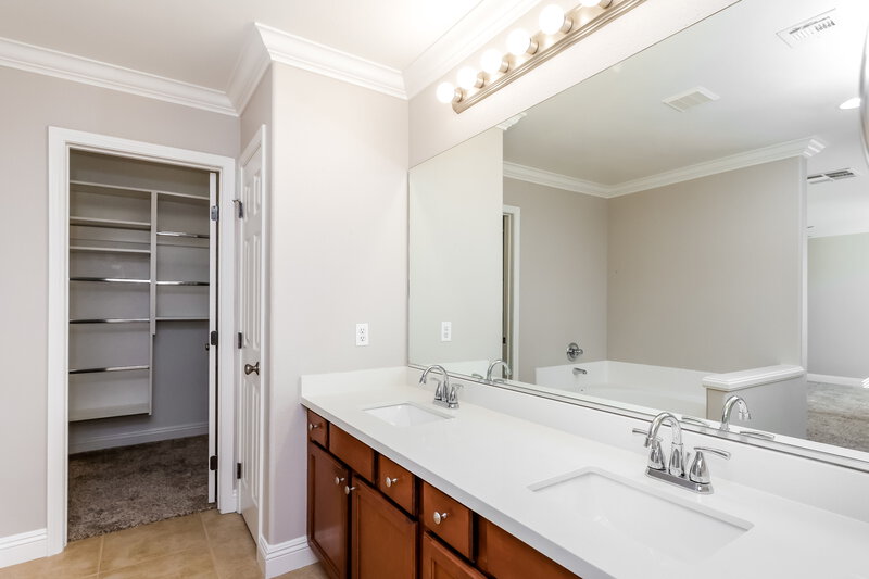 2,080/Mo, 10032 Bonterra Ave Las Vegas, NV 89129 Main Bathroom View