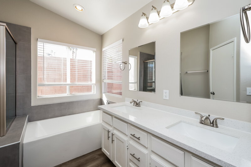 2,075/Mo, 722 Cozy Canyon Dr Henderson, NV 89002 Main Bathroom View