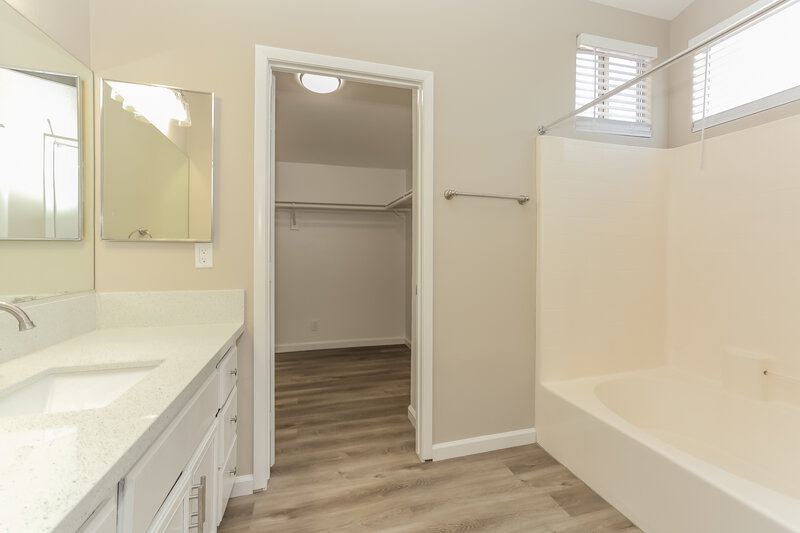 2,180/Mo, 7437 Wandering St Las Vegas, NV 89131 Main Bathroom View