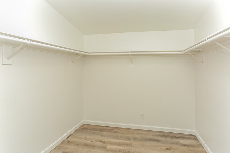 2,180/Mo, 7437 Wandering St Las Vegas, NV 89131 Walk In Closet View