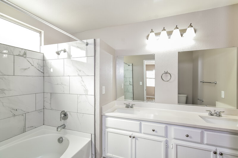 2,585/Mo, 2870 Aliso Dr Henderson, NV 89074 Main Bathroom View