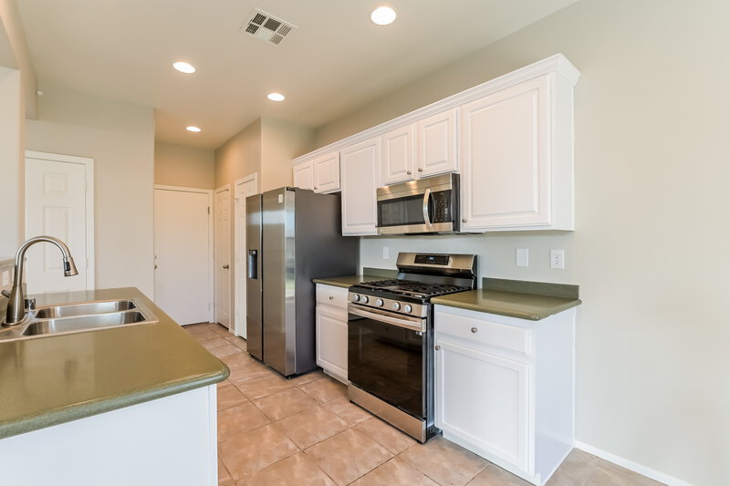 2,180/Mo, 500 Blushing Maple St Henderson, NV 89015 Kitchen View