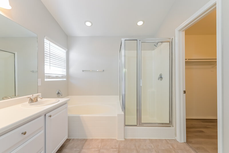 2,180/Mo, 500 Blushing Maple St Henderson, NV 89015 Main Bathroom View