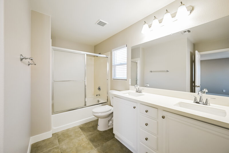 2,075/Mo, 6440 Frosted Dawn Ct Las Vegas, NV 89141 Main Bathroom View