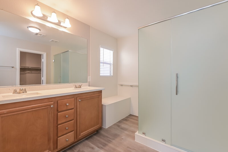 2,395/Mo, 8229 Cline Mountain St Las Vegas, NV 89131 Main Bathroom View