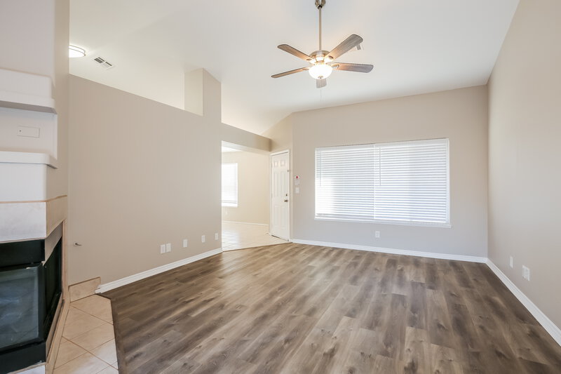 2,075/Mo, 4409 Ocean Breeze Ave North Las Vegas, NV 89031 Living Room View 2