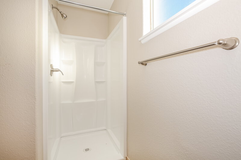 2,075/Mo, 4409 Ocean Breeze Ave North Las Vegas, NV 89031 Main Bathroom View 2