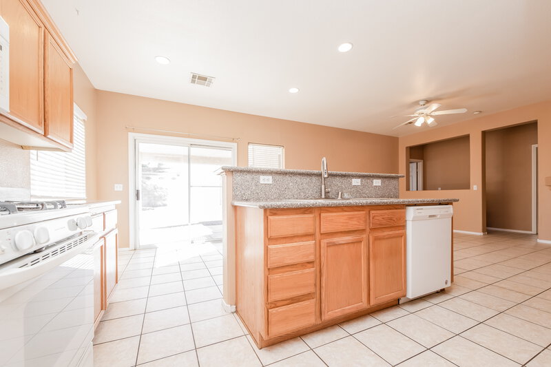 2,080/Mo, 5421 Sea Water Way North Las Vegas, NV 89031 Kitchen View