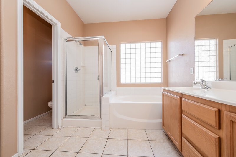 2,080/Mo, 5421 Sea Water Way North Las Vegas, NV 89031 Main Bathroom View