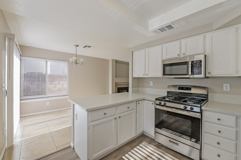 2,575/Mo, 58 Ginger Lily Ter Henderson, NV 89074 Kitchen View