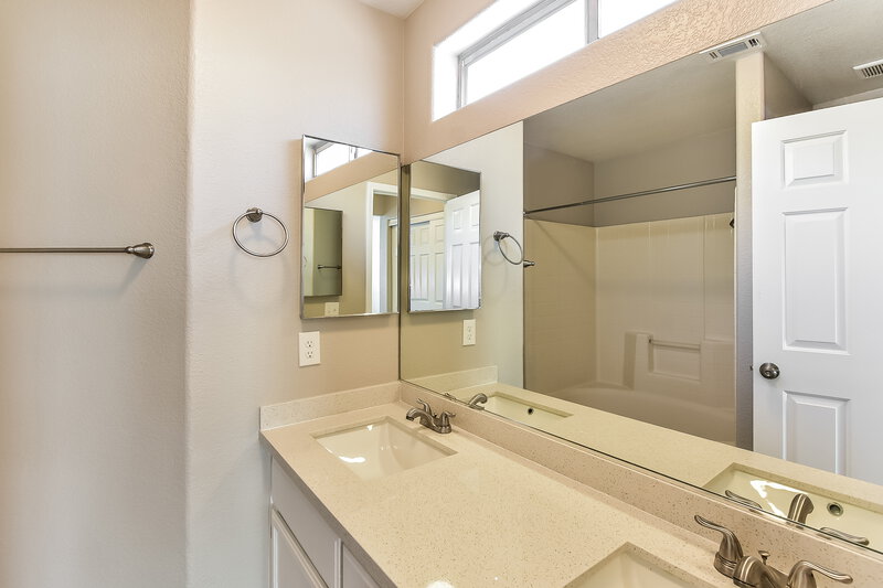 2,800/Mo, 7409 Jockey Ave Las Vegas, NV 89130 Main Bathroom View