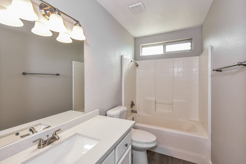 2,800/Mo, 7409 Jockey Ave Las Vegas, NV 89130 Bathroom View