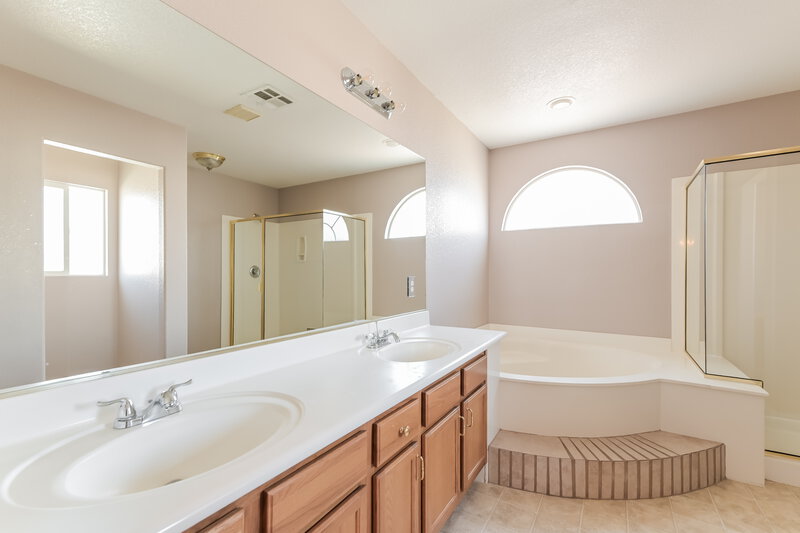 2,500/Mo, 10762 Sheridan Dawn Ct Henderson, NV 89052 Main Bathroom View