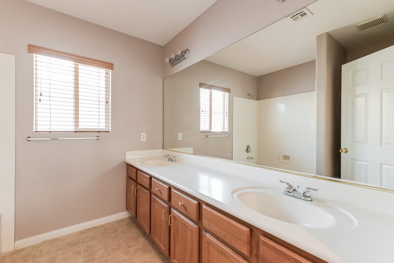 2,500/Mo, 10762 Sheridan Dawn Ct Henderson, NV 89052 Bathroom View