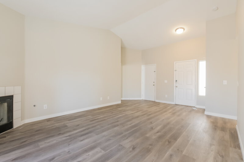 1,905/Mo, 5103 Del Shannon St North Las Vegas, NV 89031 Living Room View