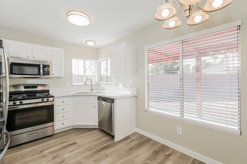 1,905/Mo, 5103 Del Shannon St North Las Vegas, NV 89031 Kitchen View
