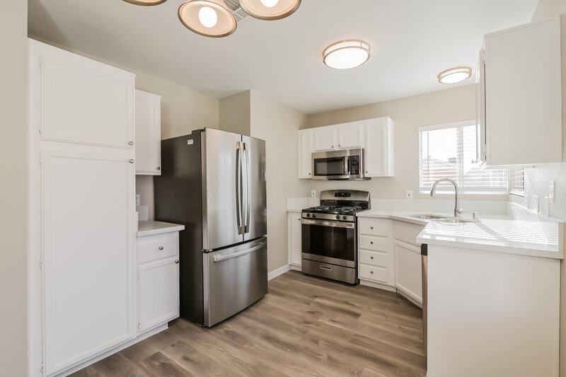 1,905/Mo, 5103 Del Shannon St North Las Vegas, NV 89031 Kitchen View 2