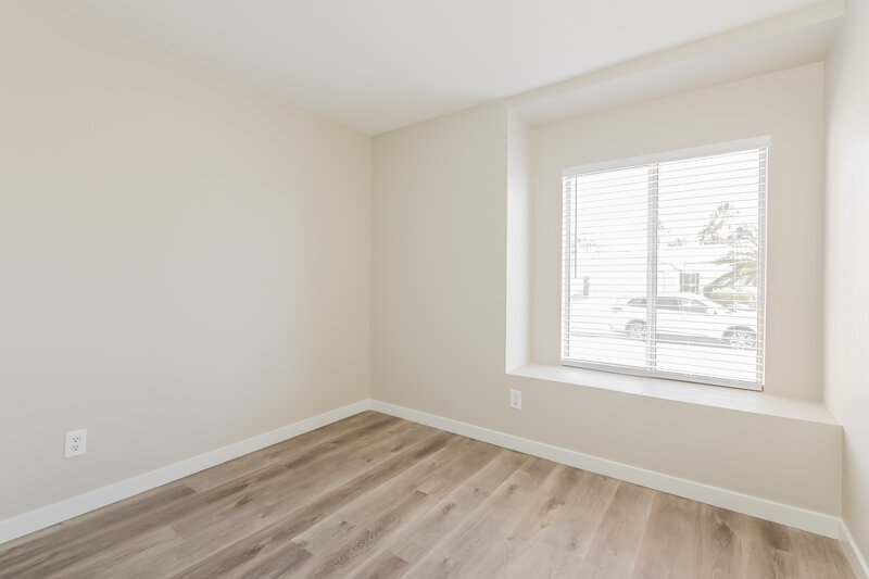 1,905/Mo, 5103 Del Shannon St North Las Vegas, NV 89031 Bedroom View 3