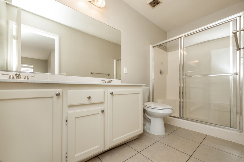 1,970/Mo, 7933 Odysseus Ave Las Vegas, NV 89131 Main Bathroom View