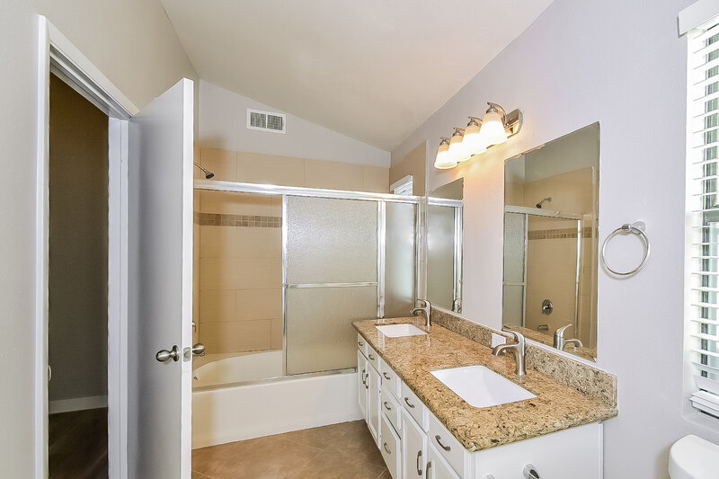 2,625/Mo, 134 Wynntry Dr Henderson, NV 89074 Main Bathroom View