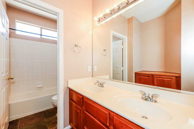 2,815/Mo, 10602 Bonchester Hill St Las Vegas, NV 89141 Bathroom View