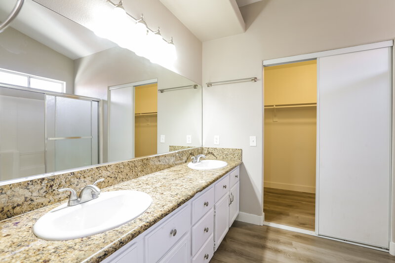 2,395/Mo, 4375 Coyote Crest Ct Las Vegas, NV 89147 Main Bathroom View