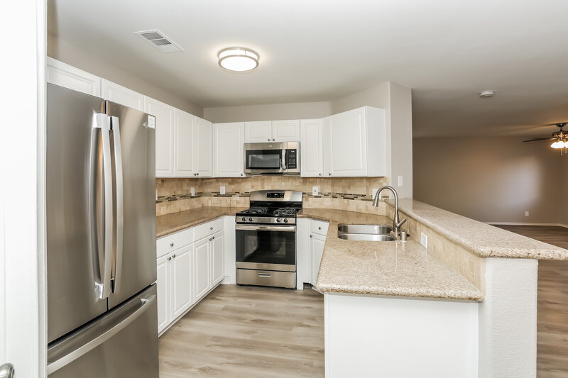 2,450/Mo, 7521 Wandering St Las Vegas, NV 89131 Kitchen View