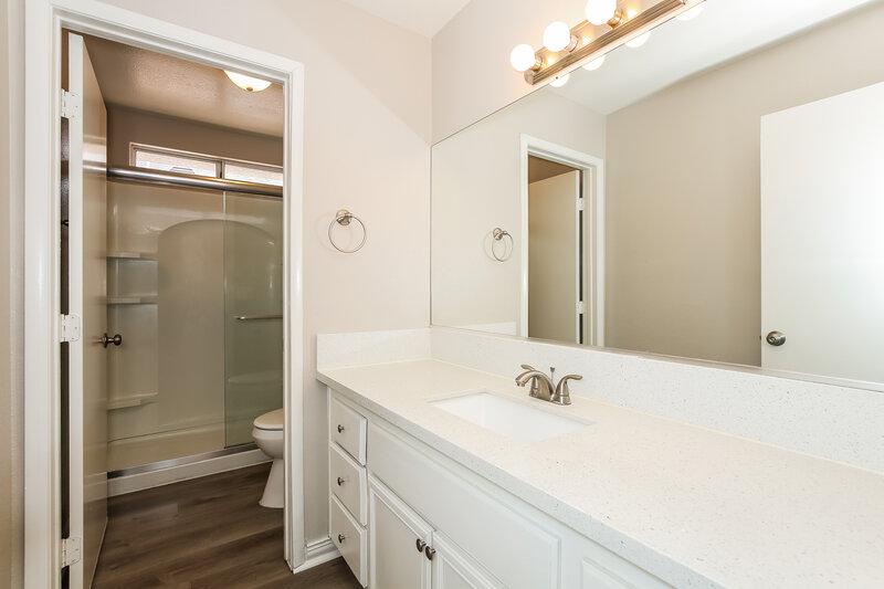 2,375/Mo, 7521 Wandering St Las Vegas, NV 89131 Bathroom View