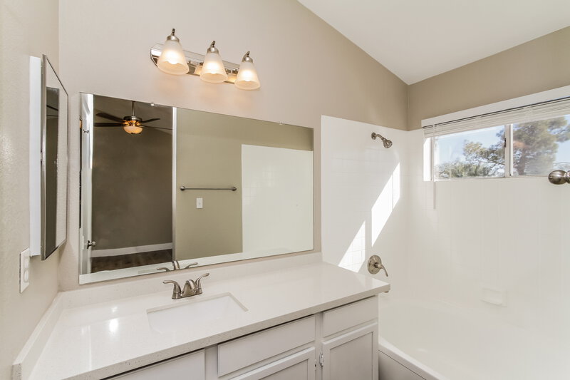 1,830/Mo, 5708 Ocean Beach Dr Las Vegas, NV 89149 Main Bathroom View