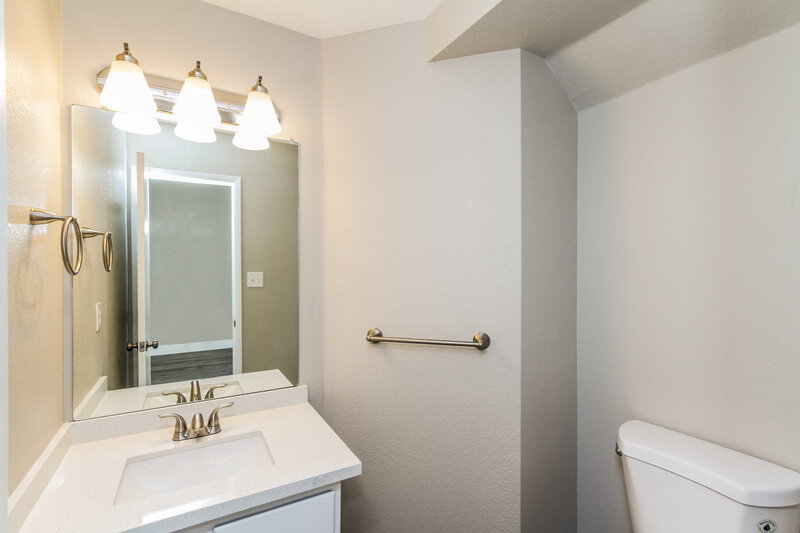 1,830/Mo, 5708 Ocean Beach Dr Las Vegas, NV 89149 Bathroom View 2