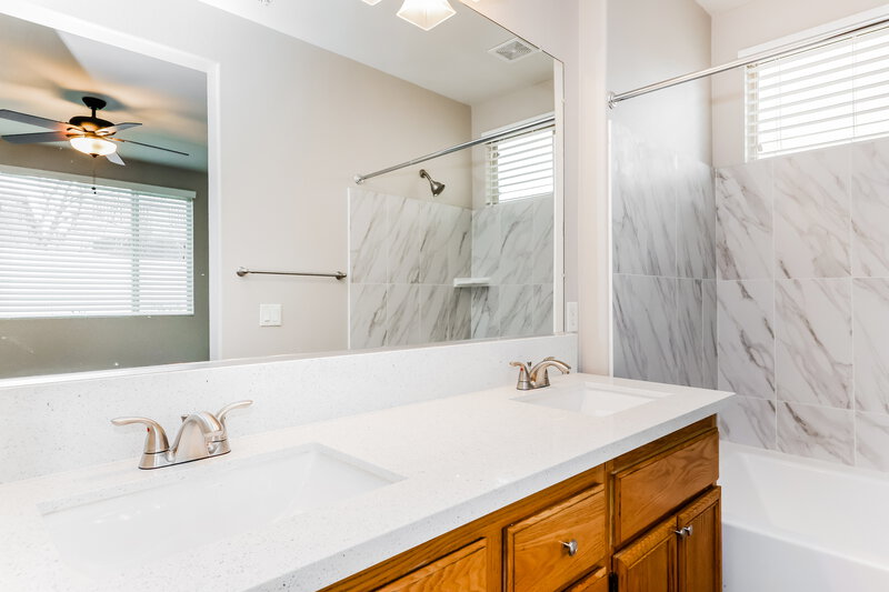 3,130/Mo, 681 Fontayne Ave Las Vegas, NV 89123 Main Bathroom View