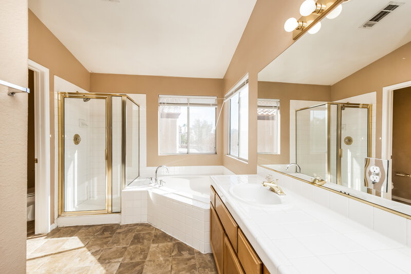 2,235/Mo, 1919 Monte Alban Dr North Las Vegas, NV 89031 Main Bathroom View