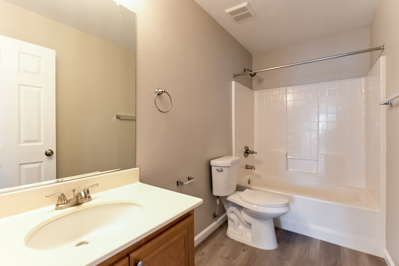 2,260/Mo, 11155 Varedo Ct Las Vegas, NV 89141 Bathroom View
