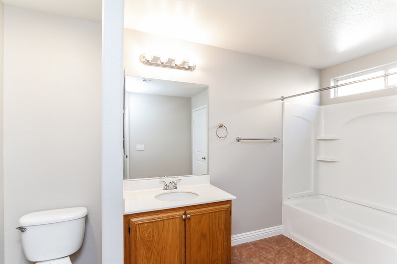 2,215/Mo, 84 Japonica Ave Las Vegas, NV 89183 Bathroom View