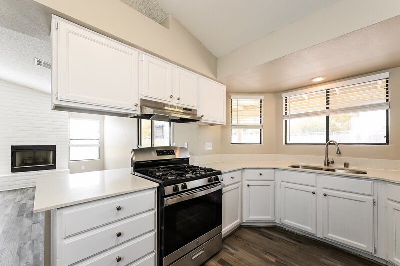2,105/Mo, 831 Anchor Dr Henderson, NV 89015 Kitchen View 2