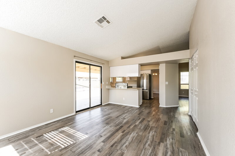 2,105/Mo, 831 Anchor Dr Henderson, NV 89015 Family Room View 2