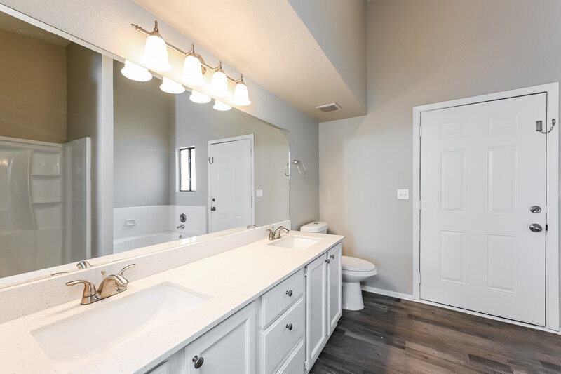 2,105/Mo, 831 Anchor Dr Henderson, NV 89015 Main Bathroom View